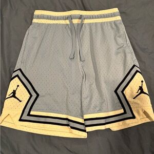 Jordan Athletic Shorts in Gray and Cream Basketball medium NBA